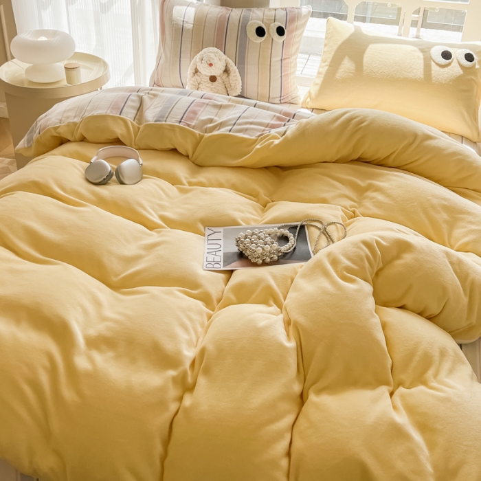 91家纺网 家纺一手货源 找家纺 慕尚家纺 2025新款牛奶绒大眼睛系列四件套 露娜嫩黄