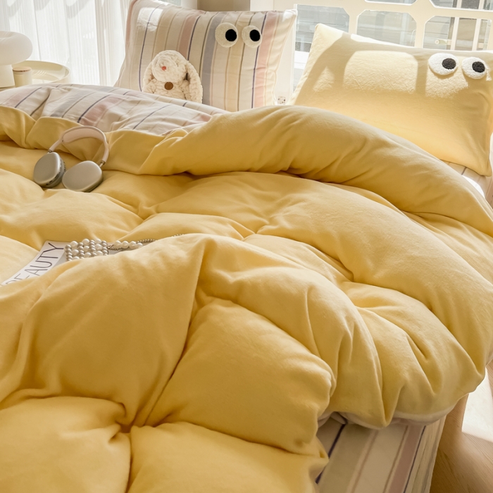 91家纺网 家纺一手货源 找家纺 慕尚家纺 2025新款牛奶绒大眼睛系列四件套 露娜嫩黄