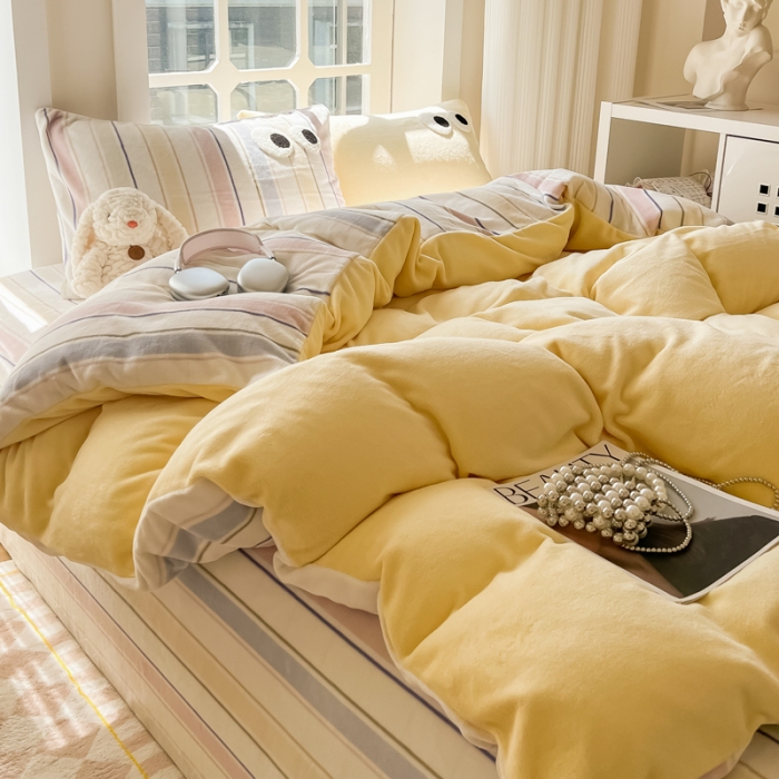 91家纺网 家纺一手货源 找家纺 慕尚家纺 2025新款牛奶绒大眼睛系列四件套 露娜嫩黄
