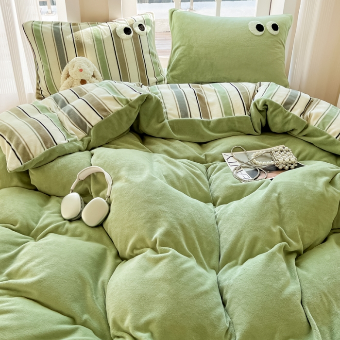 91家纺网 家纺一手货源 找家纺 慕尚家纺 2025新款牛奶绒大眼睛系列四件套 露娜松石绿