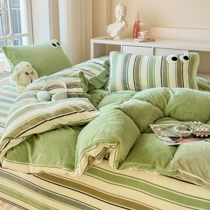 91家纺网 家纺一手货源 找家纺 慕尚家纺 2025新款牛奶绒大眼睛系列四件套 露娜松石绿