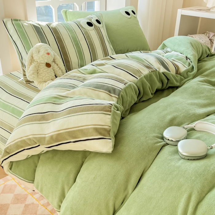 91家纺网 家纺一手货源 找家纺 慕尚家纺 2025新款牛奶绒大眼睛系列四件套 露娜松石绿