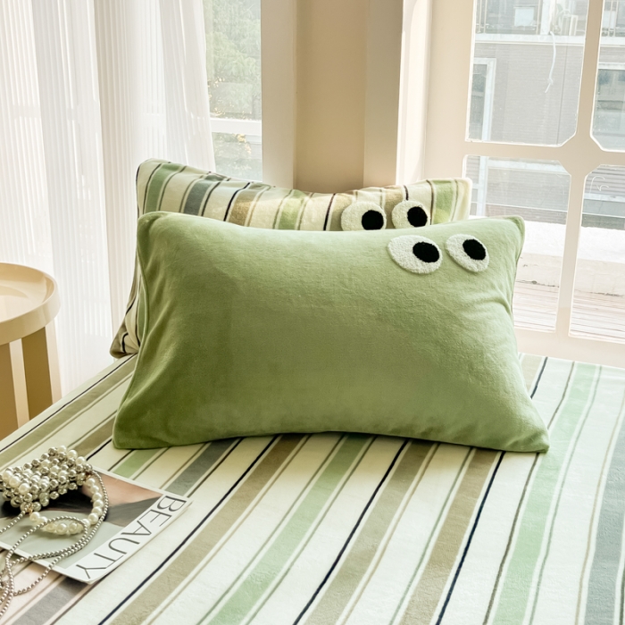 91家纺网 家纺一手货源 找家纺 慕尚家纺 2025新款牛奶绒大眼睛系列四件套 露娜松石绿