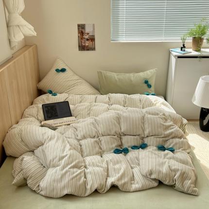 91家纺网 家纺一手货源 找家纺 三朵家纺 2023新款立体豆苗无印风高克重牛奶绒四件套 豆苗细条绿