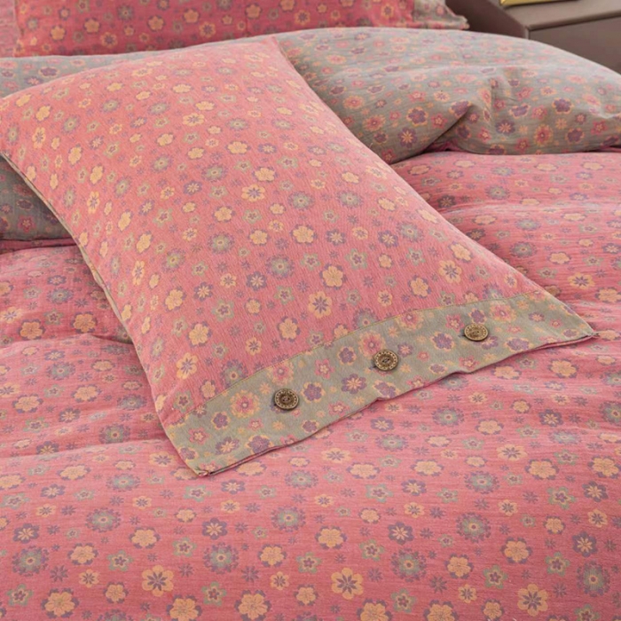 91家纺网 家纺一手货源 找家纺 双层纱家居 2023新款纽扣aa款双层纱四件套 花香四溢粉