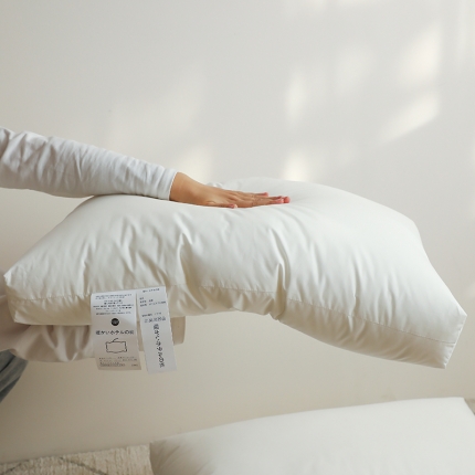 91家纺网 家纺一手货源 找家纺 2025新款 享受五星柔软睡眠体验 暖かいホテルの酒店羽丝枕芯