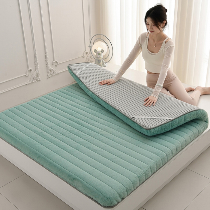 91家纺网 家纺一手货源 找家纺 亿丁点床垫 2023新款A类加厚兔毛绒床垫 兔绒记忆棉充填翠绿色