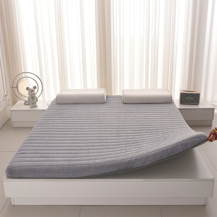 91家纺网 家纺一手货源 找家纺 亿丁点床垫 2023新款A类加厚兔毛绒床垫 兔绒记忆棉充填灰色