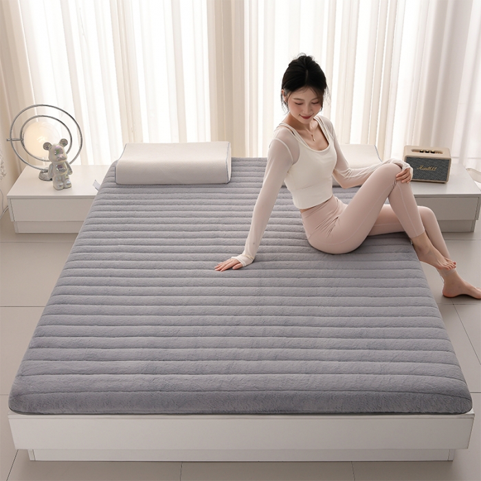 91家纺网 家纺一手货源 找家纺 亿丁点床垫 2023新款A类加厚兔毛绒床垫 兔绒记忆棉充填灰色