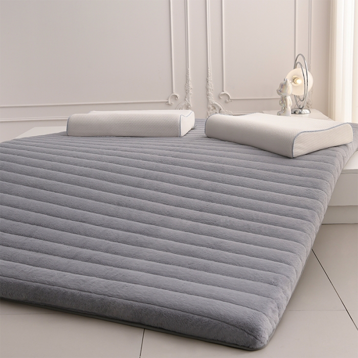 91家纺网 家纺一手货源 找家纺 亿丁点床垫 2023新款A类加厚兔毛绒床垫 兔绒记忆棉充填灰色