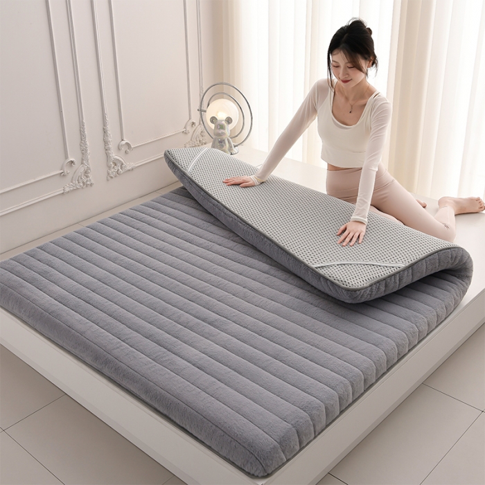 91家纺网 家纺一手货源 找家纺 亿丁点床垫 2023新款A类加厚兔毛绒床垫 兔绒记忆棉充填灰色