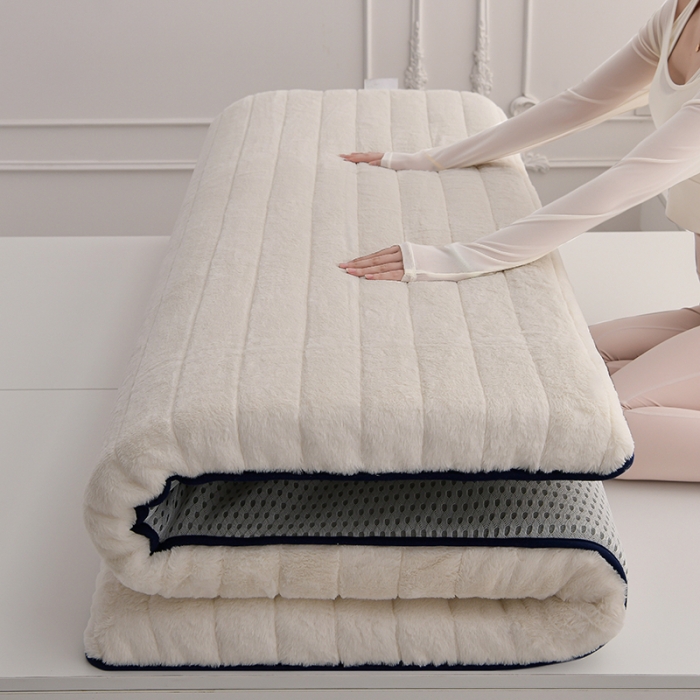 91家纺网 家纺一手货源 找家纺 亿丁点床垫 2023新款A类加厚兔毛绒床垫 兔绒记忆棉充填米白色