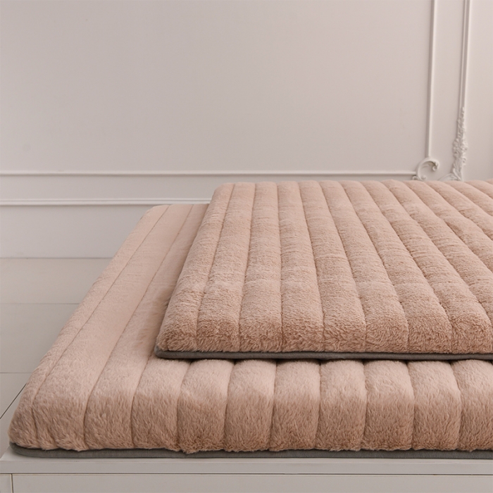 91家纺网 家纺一手货源 找家纺 亿丁点床垫 2023新款A类加厚兔毛绒床垫 兔绒记忆棉充填驼色