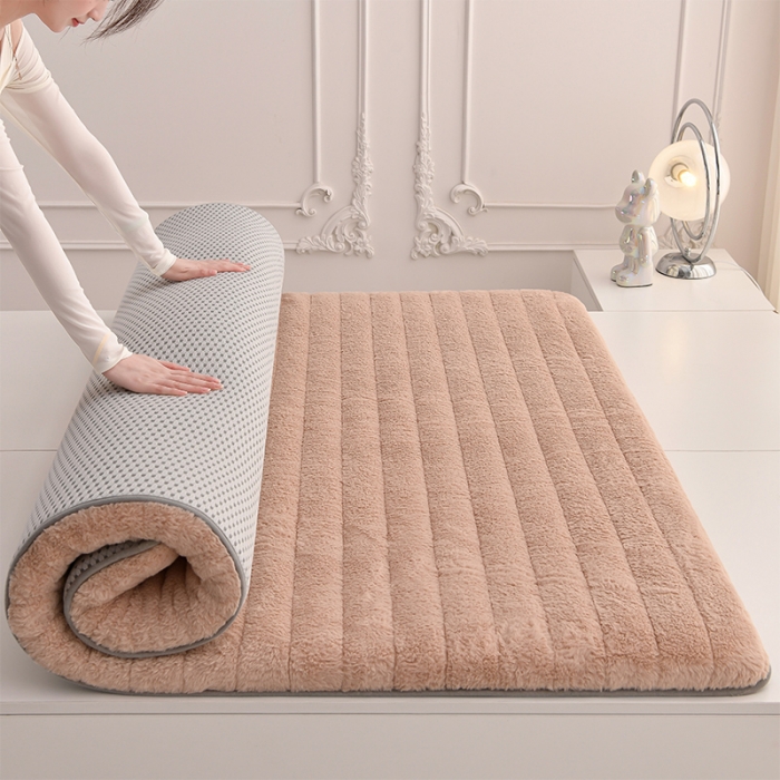 91家纺网 家纺一手货源 找家纺 亿丁点床垫 2023新款A类加厚兔毛绒床垫 兔绒记忆棉充填驼色