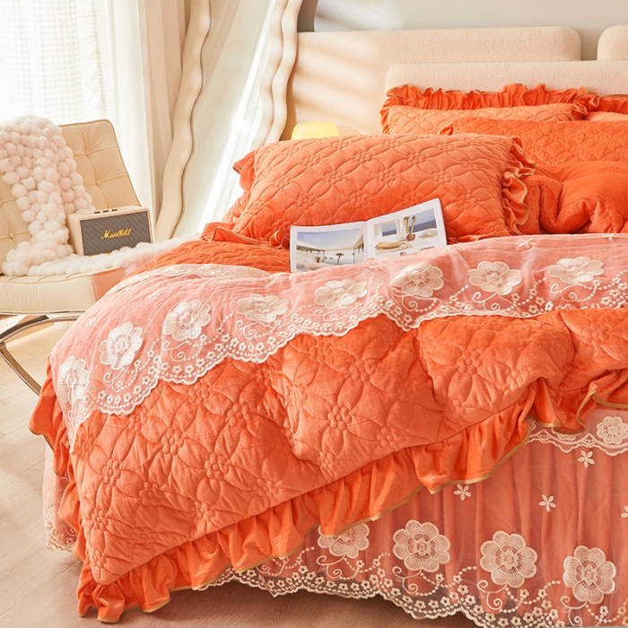 91家纺网 家纺一手货源 找家纺 罗艺轩 2024秋冬新款水晶绒花样年华全夹棉加厚床裙四件套 花样年华-爱玛橙