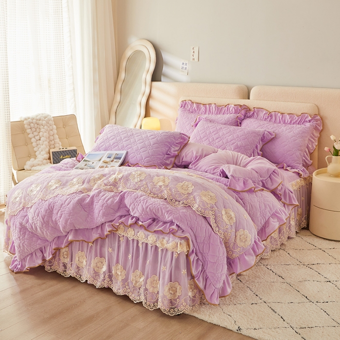 91家纺网 家纺一手货源 找家纺 罗艺轩 2024秋冬新款水晶绒花样年华全夹棉加厚床裙四件套 花样年华-丁香紫