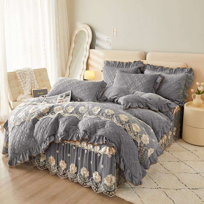 91家纺网 家纺一手货源 找家纺 罗艺轩 2024秋冬新款水晶绒花样年华全夹棉加厚床裙四件套 花样年华-高级灰