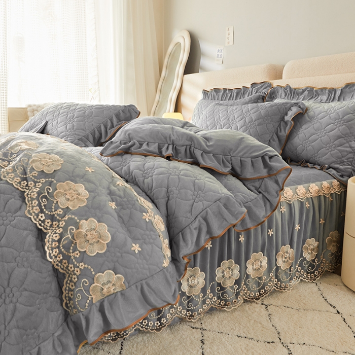 91家纺网 家纺一手货源 找家纺 罗艺轩 2024秋冬新款水晶绒花样年华全夹棉加厚床裙四件套 花样年华-高级灰