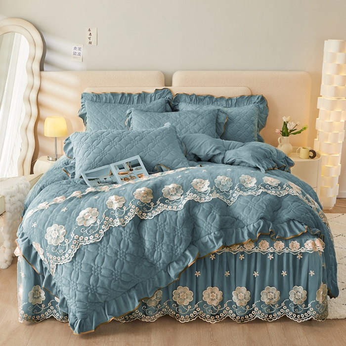 91家纺网 家纺一手货源 找家纺 罗艺轩 2024秋冬新款水晶绒花样年华全夹棉加厚床裙四件套 花样年华-湖蓝