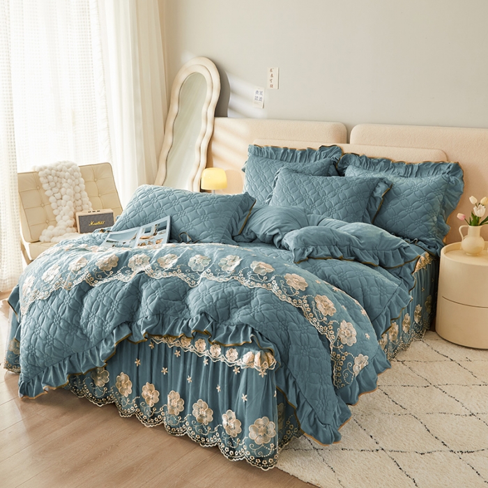 91家纺网 家纺一手货源 找家纺 罗艺轩 2024秋冬新款水晶绒花样年华全夹棉加厚床裙四件套 花样年华-湖蓝
