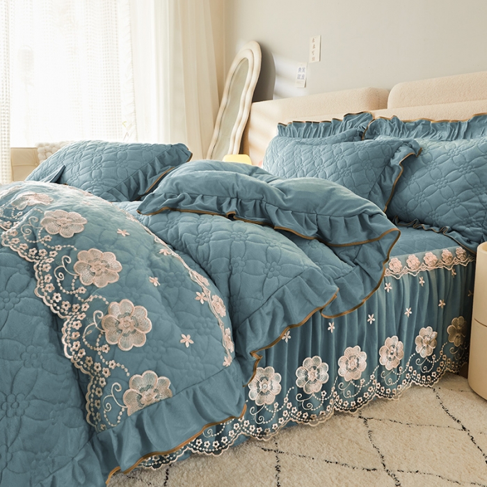 91家纺网 家纺一手货源 找家纺 罗艺轩 2024秋冬新款水晶绒花样年华全夹棉加厚床裙四件套 花样年华-湖蓝