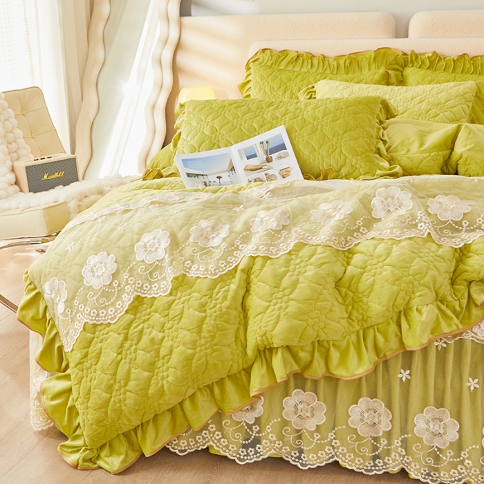 91家纺网 家纺一手货源 找家纺 罗艺轩 2024秋冬新款水晶绒花样年华全夹棉加厚床裙四件套 花样年华-青草绿