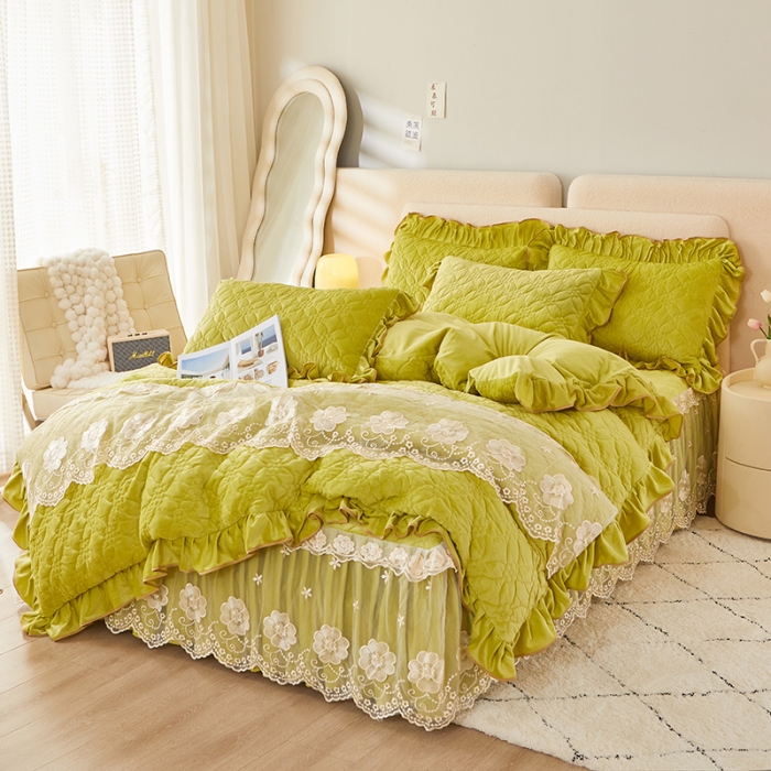 91家纺网 家纺一手货源 找家纺 罗艺轩 2024秋冬新款水晶绒花样年华全夹棉加厚床裙四件套 花样年华-青草绿