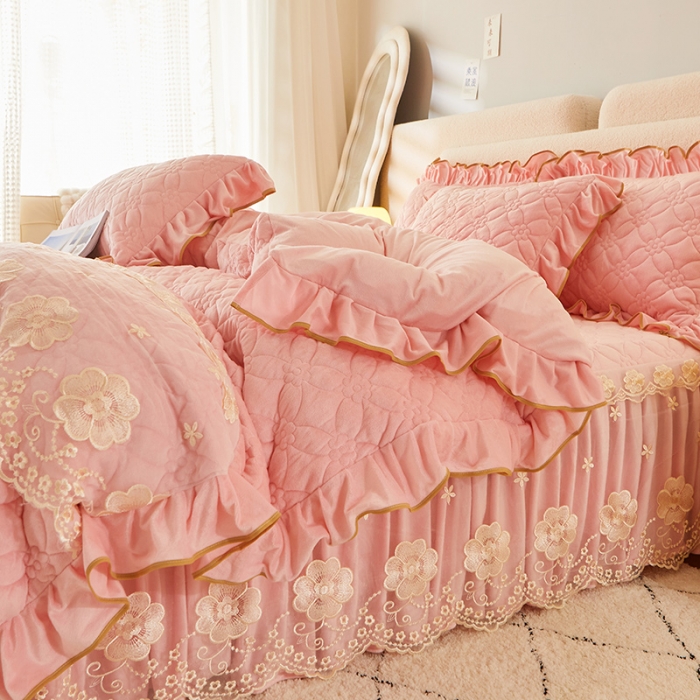 91家纺网 家纺一手货源 找家纺 罗艺轩 2024秋冬新款水晶绒花样年华全夹棉加厚床裙四件套 花样年华-少女粉