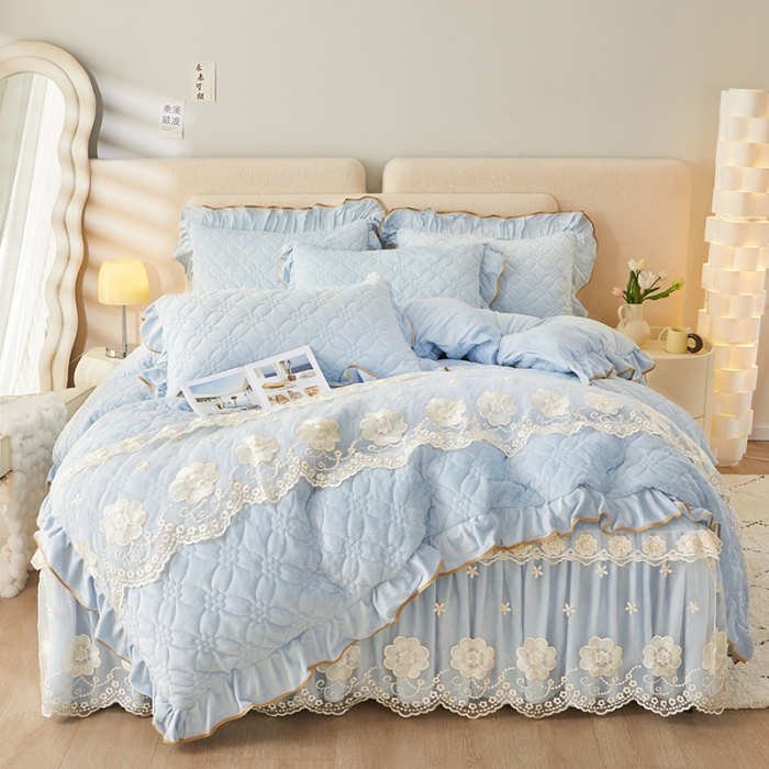 91家纺网 家纺一手货源 找家纺 罗艺轩 2024秋冬新款水晶绒花样年华全夹棉加厚床裙四件套 花样年华-天空蓝