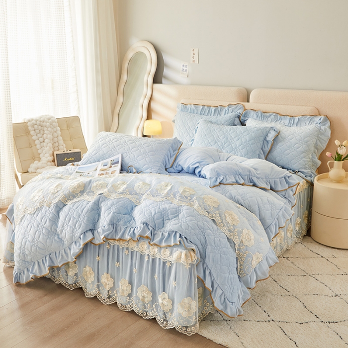 91家纺网 家纺一手货源 找家纺 罗艺轩 2024秋冬新款水晶绒花样年华全夹棉加厚床裙四件套 花样年华-天空蓝