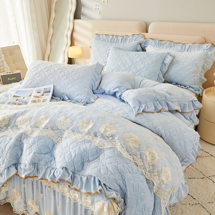 91家纺网 家纺一手货源 找家纺 罗艺轩 2024秋冬新款水晶绒花样年华全夹棉加厚床裙四件套 花样年华-天空蓝