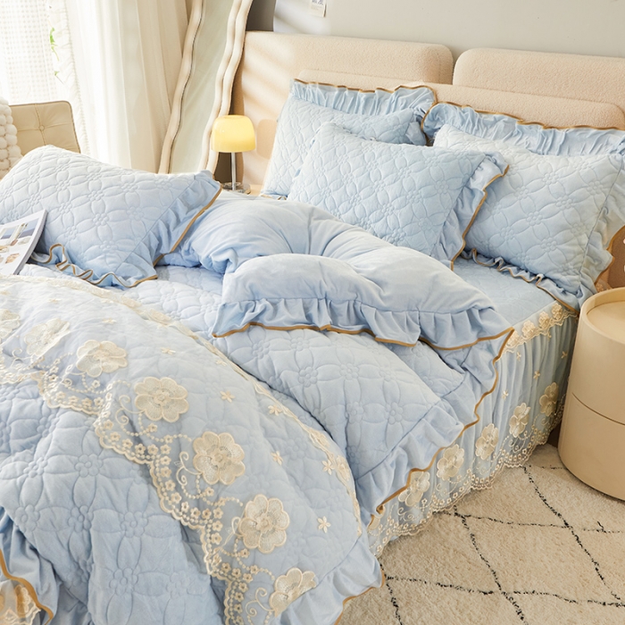 91家纺网 家纺一手货源 找家纺 罗艺轩 2024秋冬新款水晶绒花样年华全夹棉加厚床裙四件套 花样年华-天空蓝