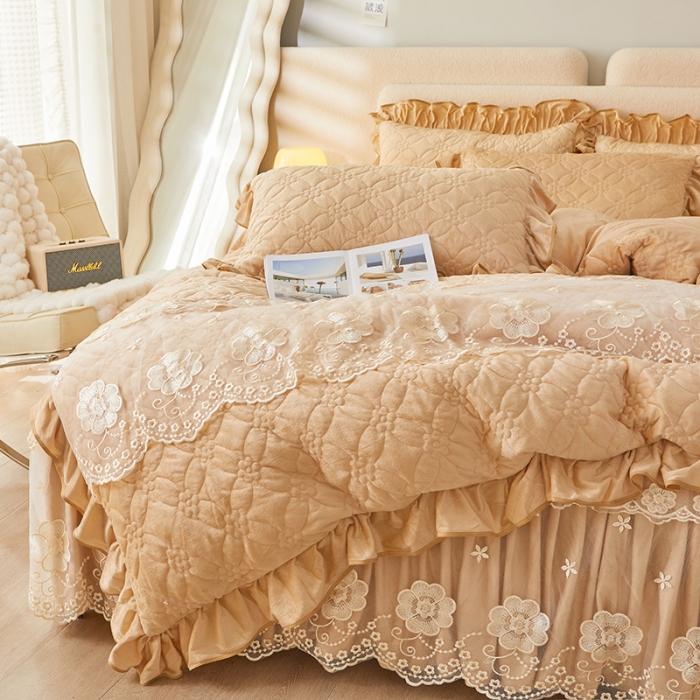 91家纺网 家纺一手货源 找家纺 罗艺轩 2024秋冬新款水晶绒花样年华全夹棉加厚床裙四件套 花样年华-香槟金