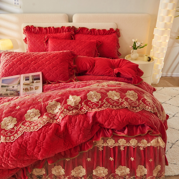 91家纺网 家纺一手货源 找家纺 罗艺轩 2024秋冬新款水晶绒花样年华全夹棉加厚床裙四件套 花样年华-中国红