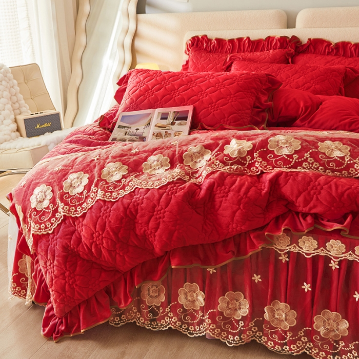 91家纺网 家纺一手货源 找家纺 罗艺轩 2024秋冬新款水晶绒花样年华全夹棉加厚床裙四件套 花样年华-中国红