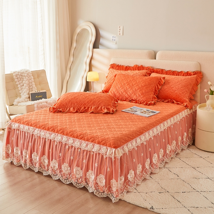 91家纺网 家纺一手货源 找家纺 罗艺轩 2024秋冬新款水晶绒花样年华全夹棉加厚床裙三件套 花样年华-爱玛橙