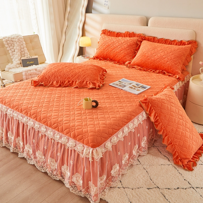 91家纺网 家纺一手货源 找家纺 罗艺轩 2024秋冬新款水晶绒花样年华全夹棉加厚床裙三件套 花样年华-爱玛橙