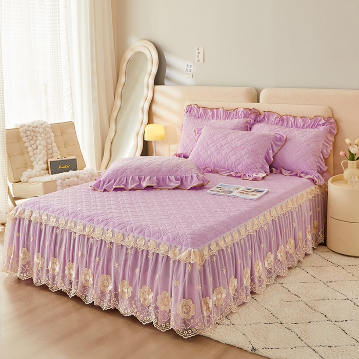 91家纺网 家纺一手货源 找家纺 罗艺轩 2024秋冬新款水晶绒花样年华全夹棉加厚床裙三件套 花样年华-丁香紫