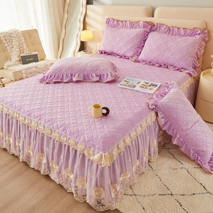 91家纺网 家纺一手货源 找家纺 罗艺轩 2024秋冬新款水晶绒花样年华全夹棉加厚床裙三件套 花样年华-丁香紫