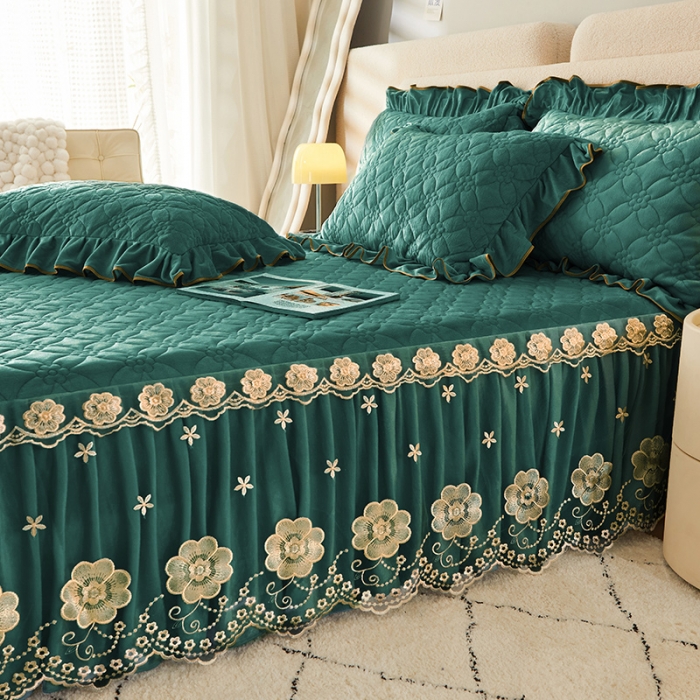 91家纺网 家纺一手货源 找家纺 罗艺轩 2024秋冬新款水晶绒花样年华全夹棉加厚床裙三件套 花样年华-橄榄绿