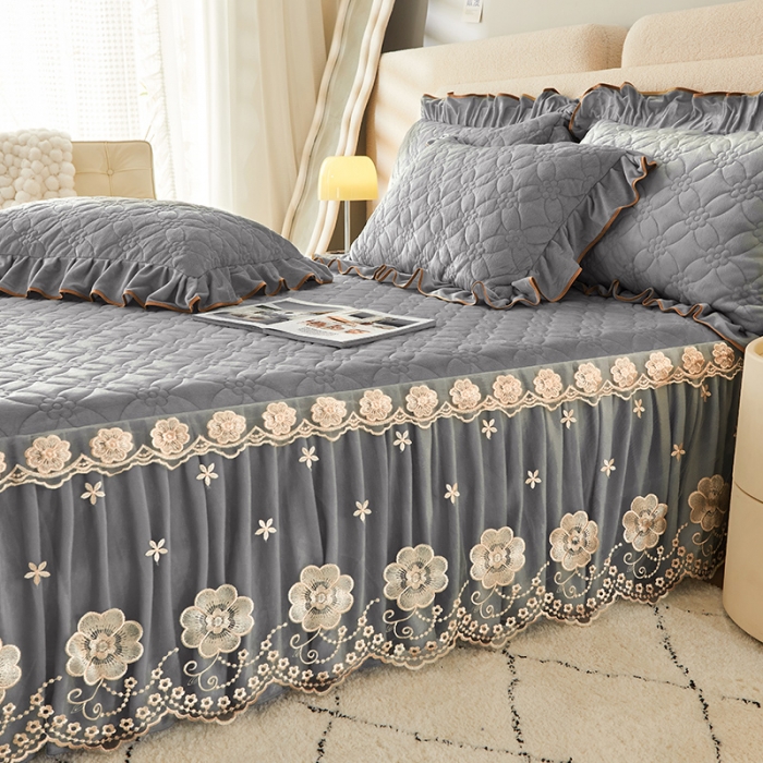 91家纺网 家纺一手货源 找家纺 罗艺轩 2024秋冬新款水晶绒花样年华全夹棉加厚床裙三件套 花样年华-高级灰