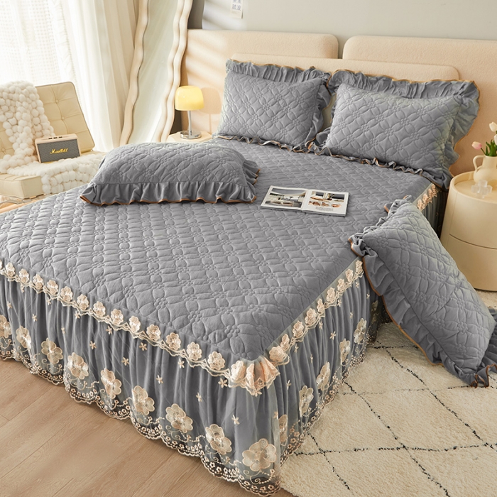 91家纺网 家纺一手货源 找家纺 罗艺轩 2024秋冬新款水晶绒花样年华全夹棉加厚床裙三件套 花样年华-高级灰