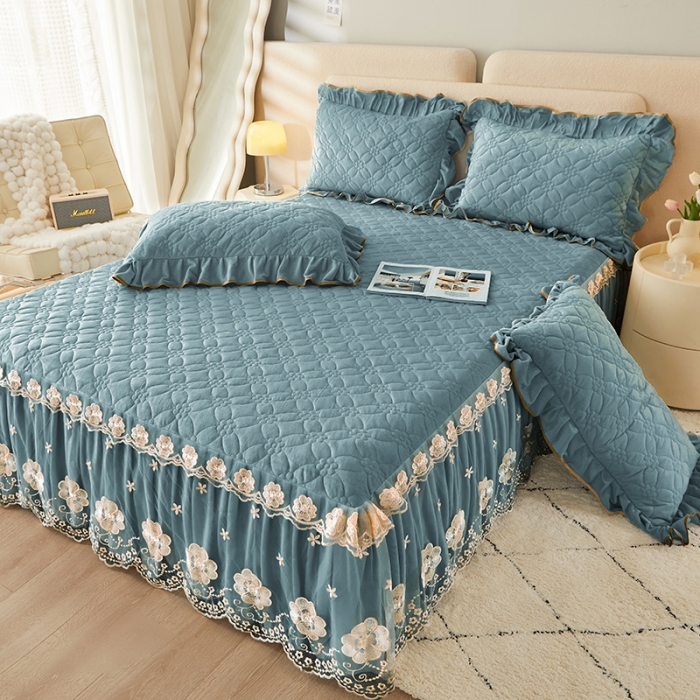 91家纺网 家纺一手货源 找家纺 罗艺轩 2024秋冬新款水晶绒花样年华全夹棉加厚床裙三件套 花样年华-湖蓝