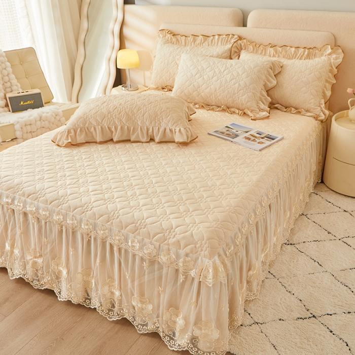 91家纺网 家纺一手货源 找家纺 罗艺轩 2024秋冬新款水晶绒花样年华全夹棉加厚床裙三件套 花样年华-米黄