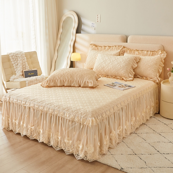 91家纺网 家纺一手货源 找家纺 罗艺轩 2024秋冬新款水晶绒花样年华全夹棉加厚床裙三件套 花样年华-米黄