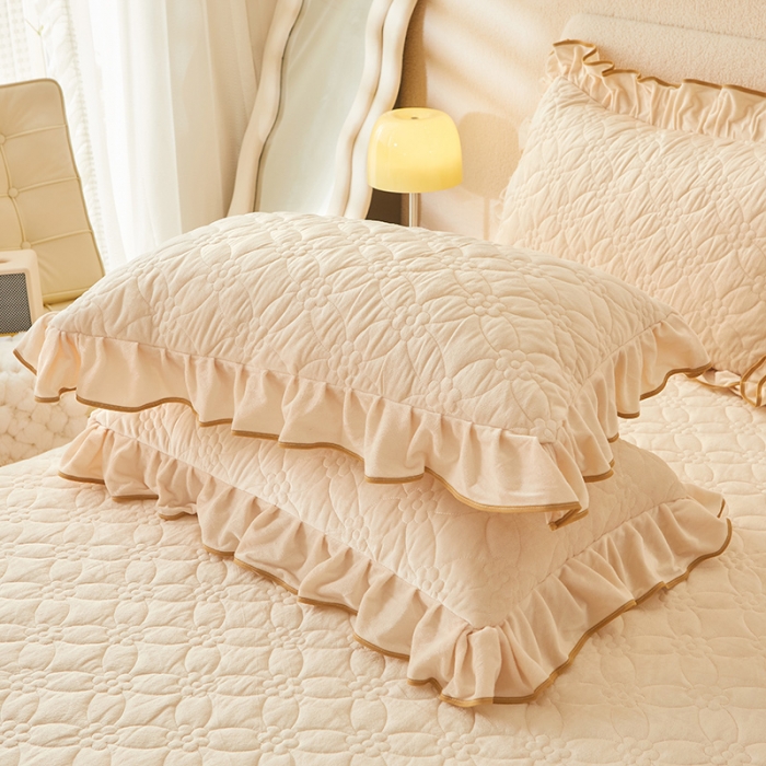 91家纺网 家纺一手货源 找家纺 罗艺轩 2024秋冬新款水晶绒花样年华全夹棉加厚床裙三件套 花样年华-米黄