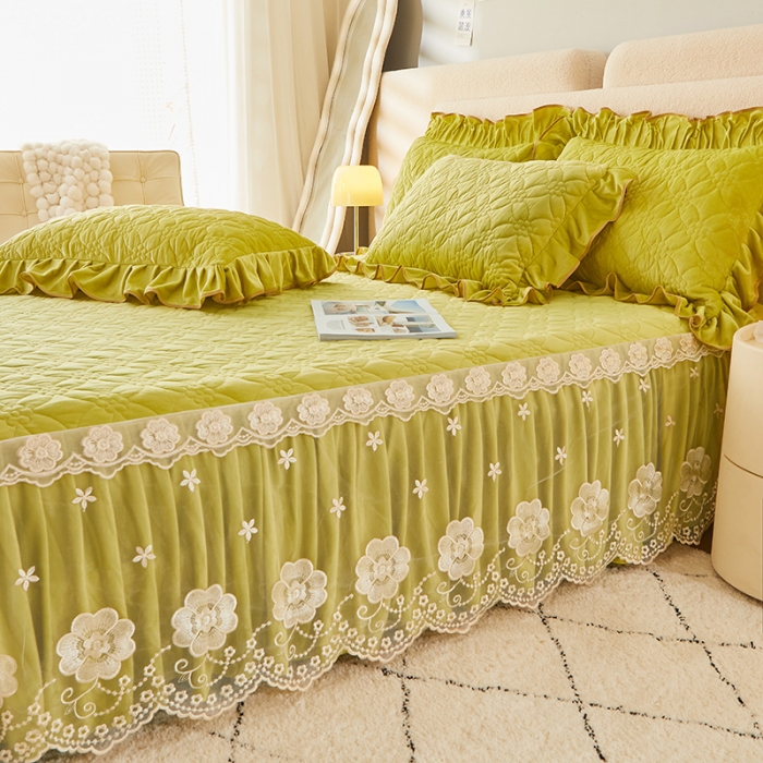 91家纺网 家纺一手货源 找家纺 罗艺轩 2024秋冬新款水晶绒花样年华全夹棉加厚床裙三件套 花样年华-青草绿