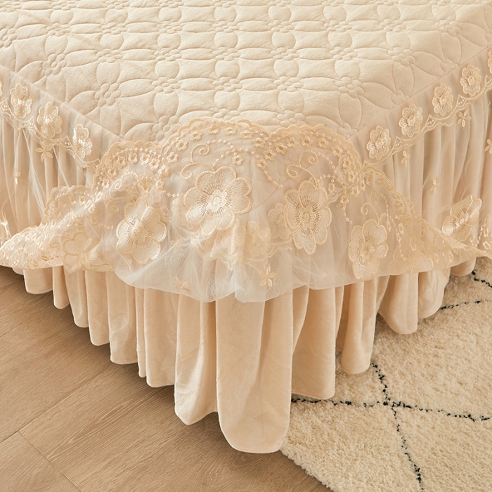 91家纺网 家纺一手货源 找家纺 罗艺轩 2024秋冬新款水晶绒花样年华全夹棉加厚床裙三件套 花样年华-米黄