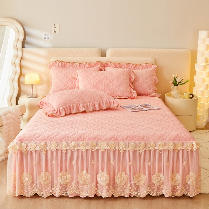 91家纺网 家纺一手货源 找家纺 罗艺轩 2024秋冬新款水晶绒花样年华全夹棉加厚床裙三件套 花样年华-少女粉