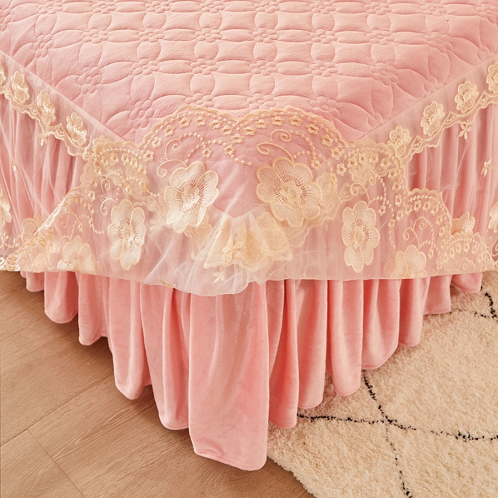 91家纺网 家纺一手货源 找家纺 罗艺轩 2024秋冬新款水晶绒花样年华全夹棉加厚床裙三件套 花样年华-少女粉